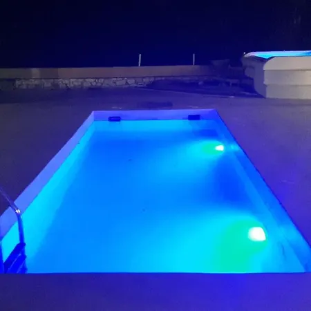 Apartment Deluxe House With Pool For 6 Ppl